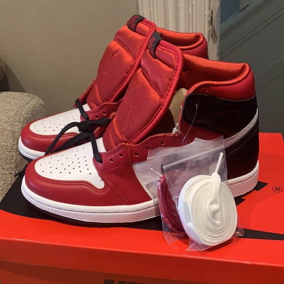 Air Jordan 1 High “Satin Snakeskin” - Picture 2 of 3
